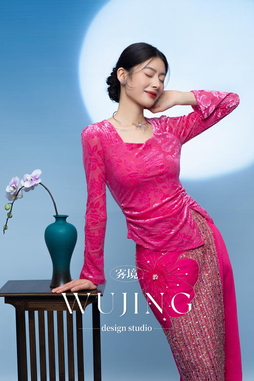 3205210 瑰意玫粉 进口弹力烧花丝绒上衣 雾境 商品图0