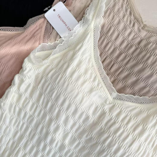 女神节福利，正品日单黛安芬裸感蕾丝背心
颜色：黑色 杏肤色 米白  粉色 
均码90-130可穿
原价6080日元 商品图9