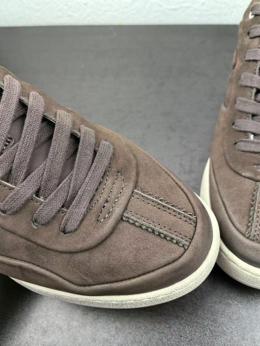 外贸原单MONO WAY 男鞋 头层牛皮材质 做旧款 超轻上脚舒适百搭休闲款 
码数 42-45各几双
原盒包装，国内无售 商品图3