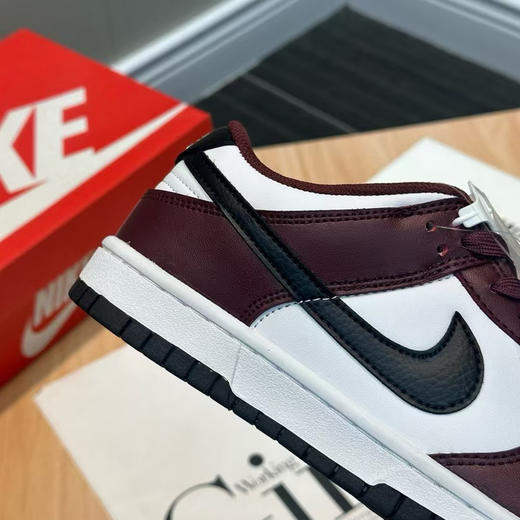 纯原外贸尾单 耐克SB dunk系列 头层牛皮拼接防低帮 板鞋 白红黑情侣款
鞋面：头层牛皮拼接
底厚：3cm
Size：36～46
亏本清货，只有几十双 商品图5