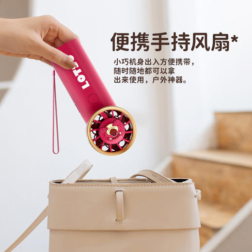 【夏日必备！迪士尼草莓熊手持风扇】USB充电，强劲内核动力，三档调节，低音低噪。小巧便携，随身携带，安心使用，大容量续航；宝宝爱不释手！ 商品图2