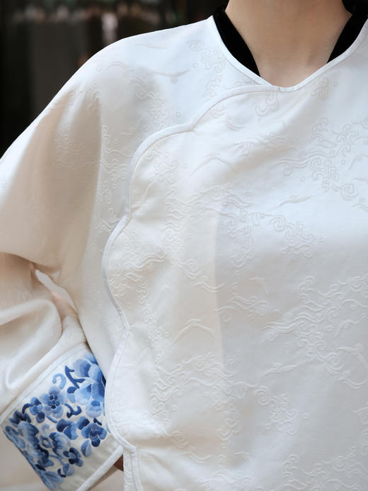 盛唐牡丹 |丝毛三蓝手推绣挽袖上衣(限量款-售完不补) 商品图2