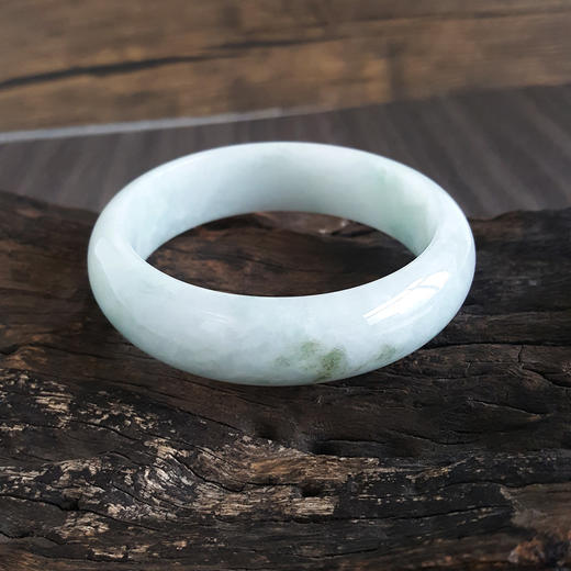 【天然正品】天然正桩浅青豆种57号翡翠手镯050325XY19 现售价：980 特价 商品图3