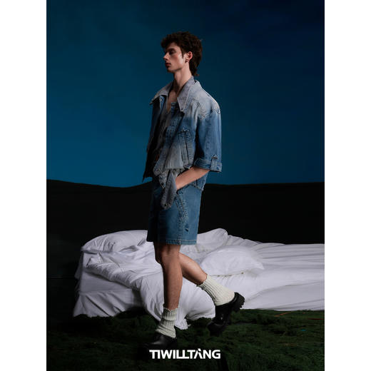 启世录TIWILLTANG“爵域迹铭”折边水洗牛仔短裤宽松直筒五分裤 商品图4