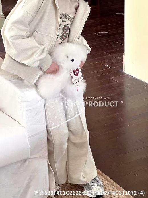 实体299元【小资范】1371米色字母单件外套-喜出 商品图2