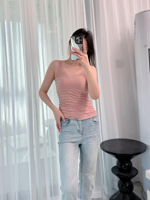 女神节福利，正品日单黛安芬裸感蕾丝背心
颜色：黑色 杏肤色 米白  粉色 
均码90-130可穿
原价6080日元 商品图14