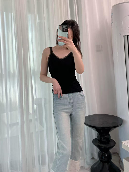 女神节福利，正品日单黛安芬裸感蕾丝背心
颜色：黑色 杏肤色 米白  粉色 
均码90-130可穿
原价6080日元 商品图13