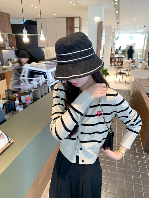 <曾小咸推荐>刺绣条纹短款针织开衫 日常169.99/件 立减80 秒杀89.99/件！！ 商品图5