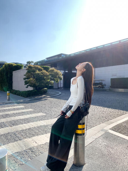 【99元任选2件】现货秒杀！卖完不补 ！微信补 ！微信粉丝打折价！！方领修身打底衫 商品图9