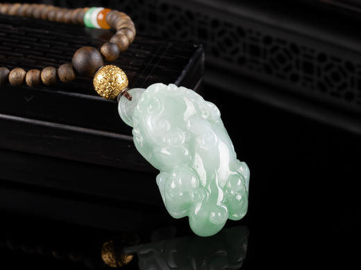XY0031原创沉香+翡翠晴绿底色貔貅挂件 商品图1
