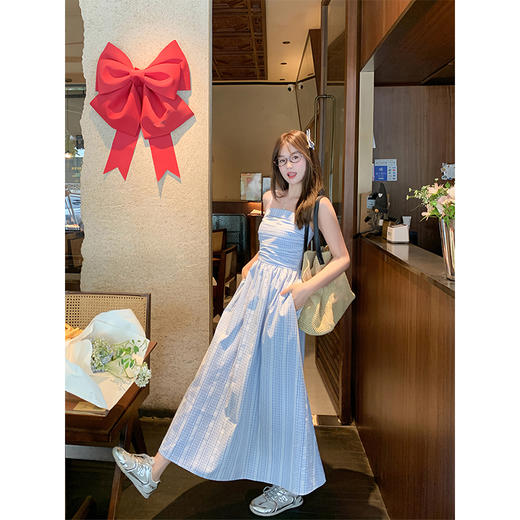 <曾小咸推荐>蓝白格吊带长裙收腰显瘦连衣裙 商品图2