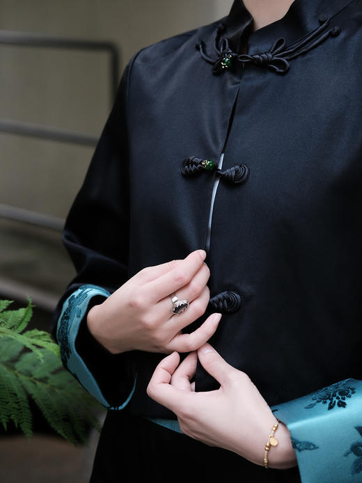 盛唐牡丹| 重缎香云纱拼松石绿漳缎袖口外套 商品图3