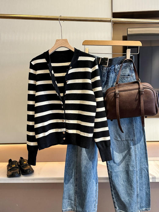 小禾同款2025春黑白条纹针织开衫 商品图8