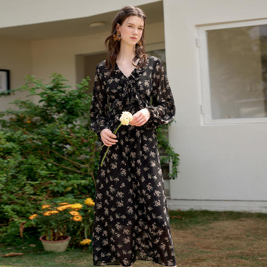 西遇法式薄纱碎花连衣裙女新款a字收腰v领长袖长裙D0050473 商品图3