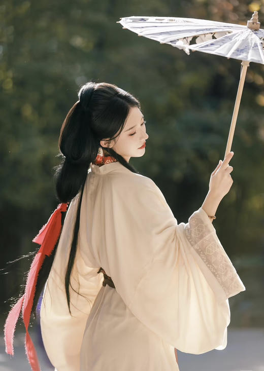 【会员特权】积分兑换！穿越千年 梦回江南！汉服大片 古风美照！拍摄地点：金龙湖步行公园内-如院民宿苏式园林 商品图0