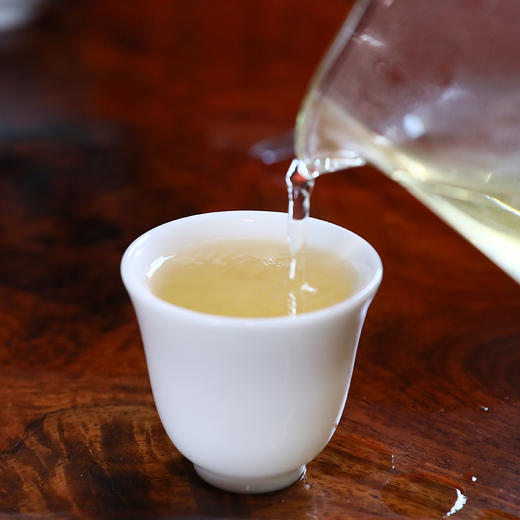 【秒杀】200克*5饼 2018年《青莲》古树春茶 普洱生茶 商品图3