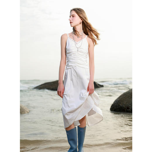 三彩独醒2025春季新款蕾丝V领吊带裙连衣裙长裙度假小白裙F 商品图1