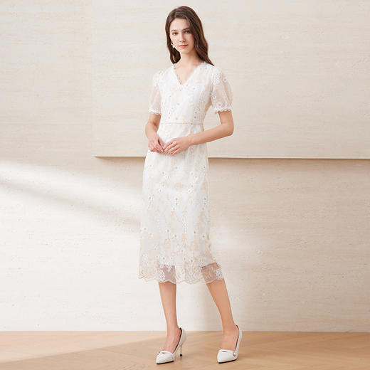 EITIE爱特爱精致绣花蕾丝V领修身显瘦氛围感连衣裙夏季新款B2507604 商品图1
