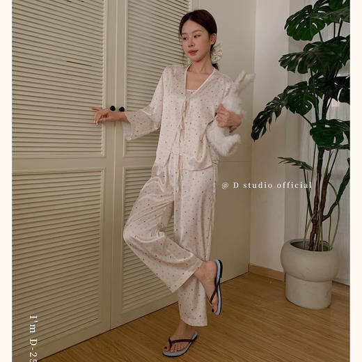 【一缕清风】2025春夏新款仿丝三件套家居服套装女 吊带+长袖+长裤 可外穿休闲套装睡衣 商品图4