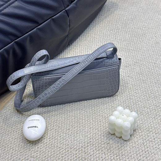 巴黎世家 灰色 鳄鱼压纹牛皮 Gossip 斜挎包 商品图1