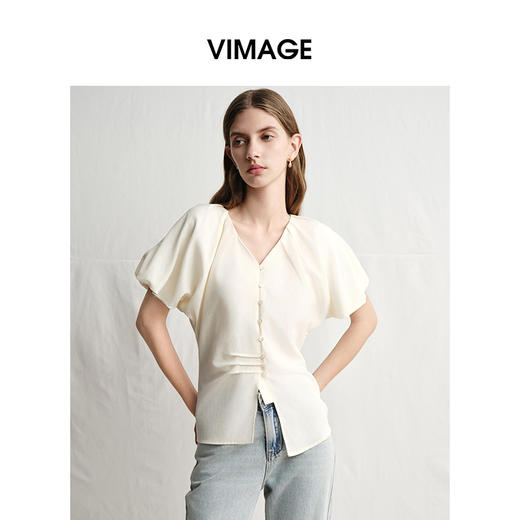 VIMAGE纬漫纪法式V领泡泡袖显瘦短袖压褶设计上衣女2025夏季新款V2309909 商品图1