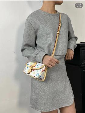 D030634白三彩可拆卸手柄圆润翻盖小号法棍包