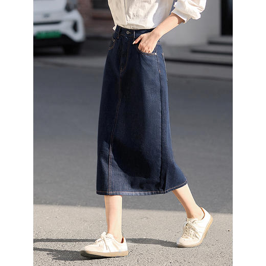 【专属特价】熙世界白色牛仔半身裙女2025春秋新款通勤后开叉H型休闲直筒裙子 商品图3