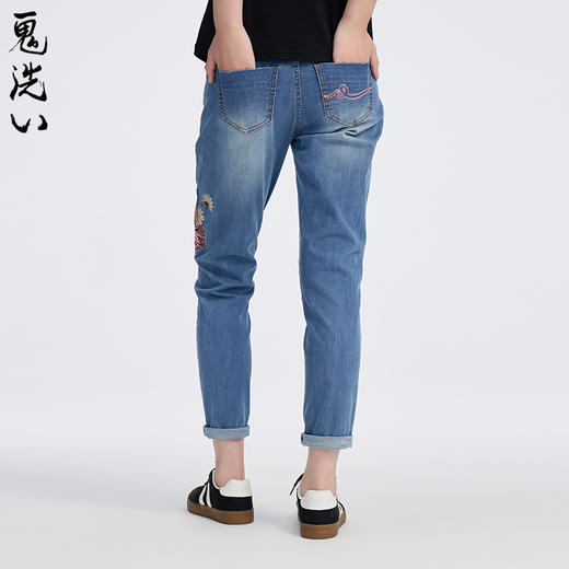 ONIARAI/鬼洗25春夏新品泥棒蓝女款粉红虎绣花牛仔男友裤 25N3406 商品图2