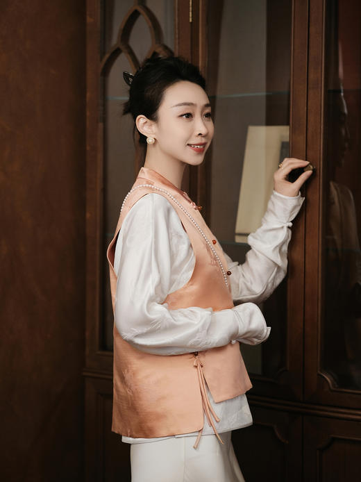 盛唐牡丹| 玉色石榴花纹花锦缎马甲 商品图5