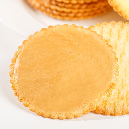 KING'S  LOVE 花生酱夹心薄饼360g/盒  安佳黄油、醇香小麦粉、马铃薯雪花全粉搭配香甜细腻的花生酱夹心，酥酥脆脆，独立小包装，口感升级，好吃到停不下来 商品图4