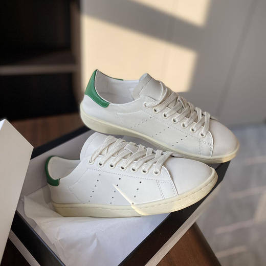 纪华菲 女款四季百搭小白鞋 轻便好穿 商品图2