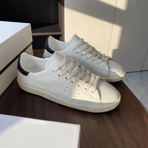 纪华菲 女款四季百搭小白鞋 轻便好穿 商品图3