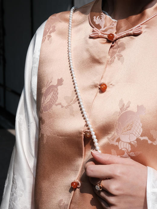 盛唐牡丹| 玉色石榴花纹花锦缎马甲 商品图3