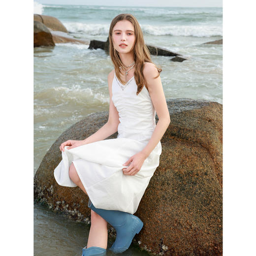 三彩独醒2025春季新款蕾丝V领吊带裙连衣裙长裙度假小白裙F 商品图2