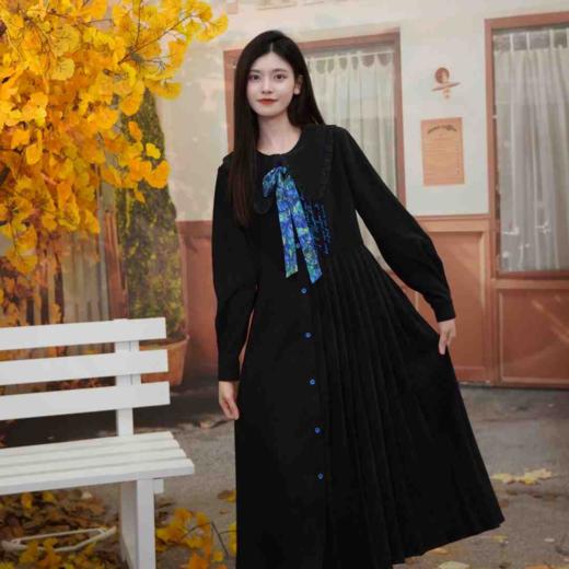 两三事鸢蓝尾调公主气质复古长袖秋冬百褶不规则连衣裙 商品图1