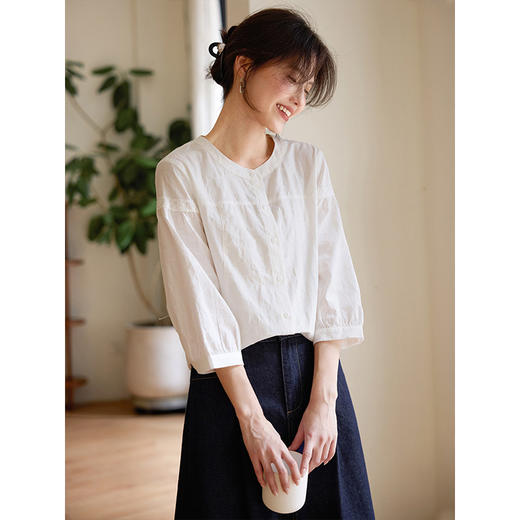 【专属特价】熙世界法式七分袖白衬衫女2025春日新款宽松洋气纯棉衬衣圆领上衣 商品图3
