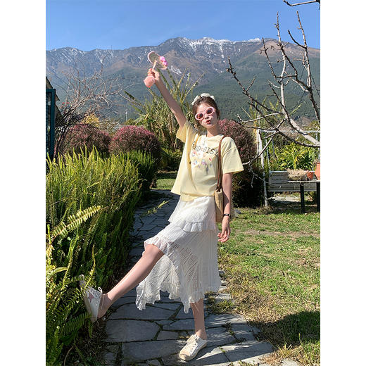 <曾小咸推荐>设计感白色不规则高腰A字半身裙 商品图3