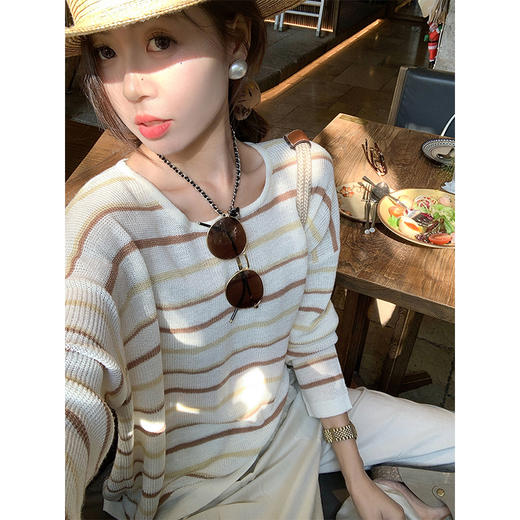 <曾小咸推荐>慵懒休闲咖条纹针织宽松罩衫T恤 商品图1