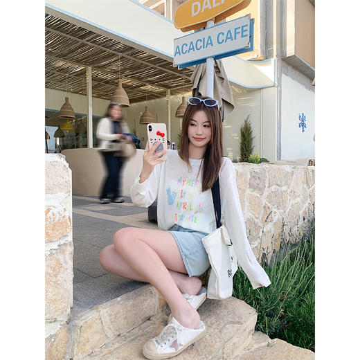 <曾小咸推荐>慵懒风白色彩色字母镂空罩衫T恤 商品图3