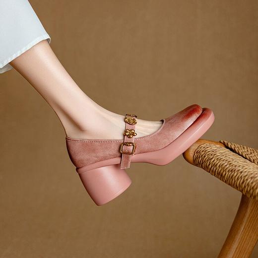 【预售5天】经典百搭Q弹轻底厚底高跟鞋圆头花朵一字扣单鞋MLD&AM920 商品图1