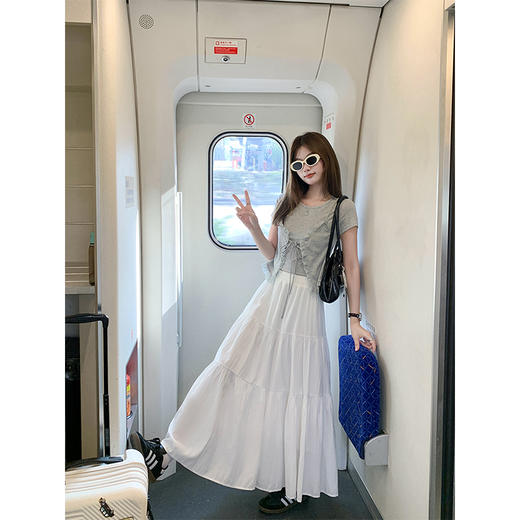 <曾小咸推荐>设计感假两件浅花灰圆领短袖T恤 商品图3