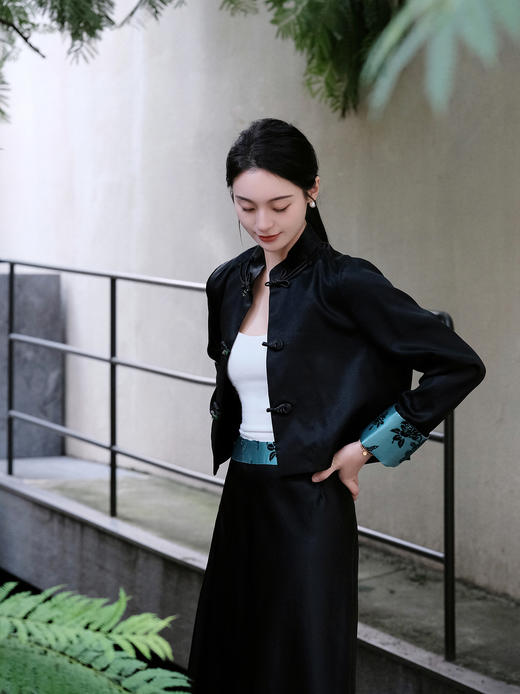 盛唐牡丹| 重缎香云纱拼松石绿漳缎袖口外套 商品图6