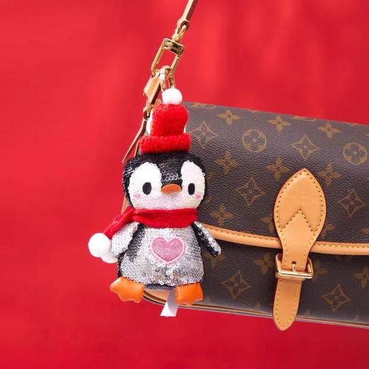 4楼Eubelle欧蓓 CozyWorld企鹅亮片挂件钥匙扣公仔玩偶 挂饰 活动价：89元 商品图3