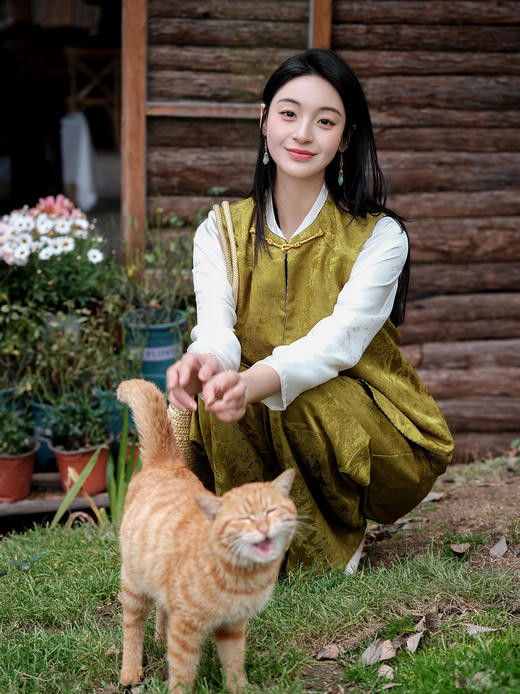 盛唐牡丹| 新禾绿丝毛双面穿马甲 商品图3