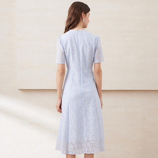 EITIE爱特爱浅蓝色丝绒绣花重工蕾丝收腰显瘦连衣裙2025夏季新款B2507630 商品图4