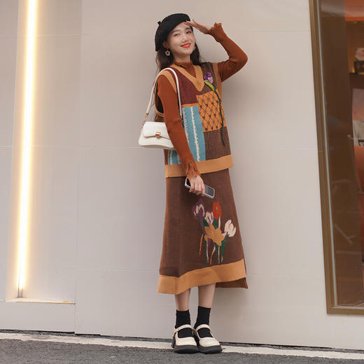 两三事梦境织语 冬季新款森女风立体花朵针织两件套女时尚套装 商品图3