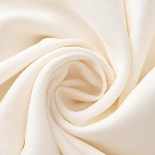 宽松优雅立体花朵荷叶边百搭上衣(货号:MF85TP758A2001) 商品图4