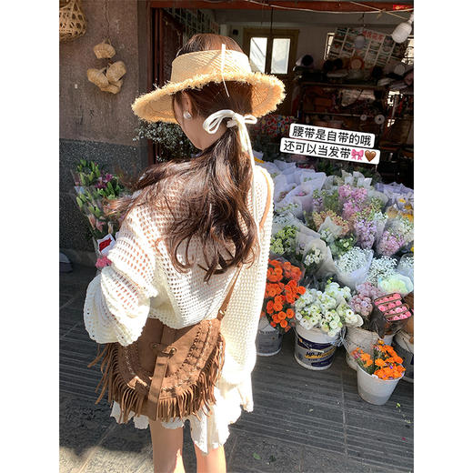 <曾小咸推荐>慵懒宽松套头杏色镂空针织罩衫【预售3-15天发货】 商品图3