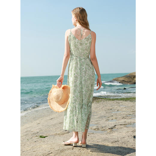 三彩2025春季新款度假风吊带裙无袖连衣裙A字裙浪漫长裙M 商品图2