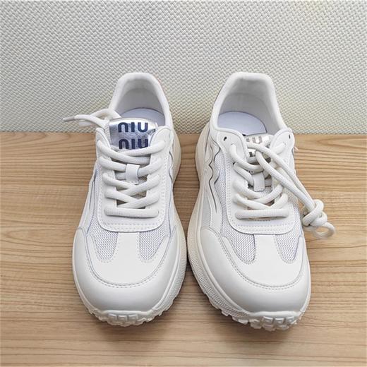 行2024年夏季新款24209105时尚超轻系带透气单网运动小白鞋 商品图1